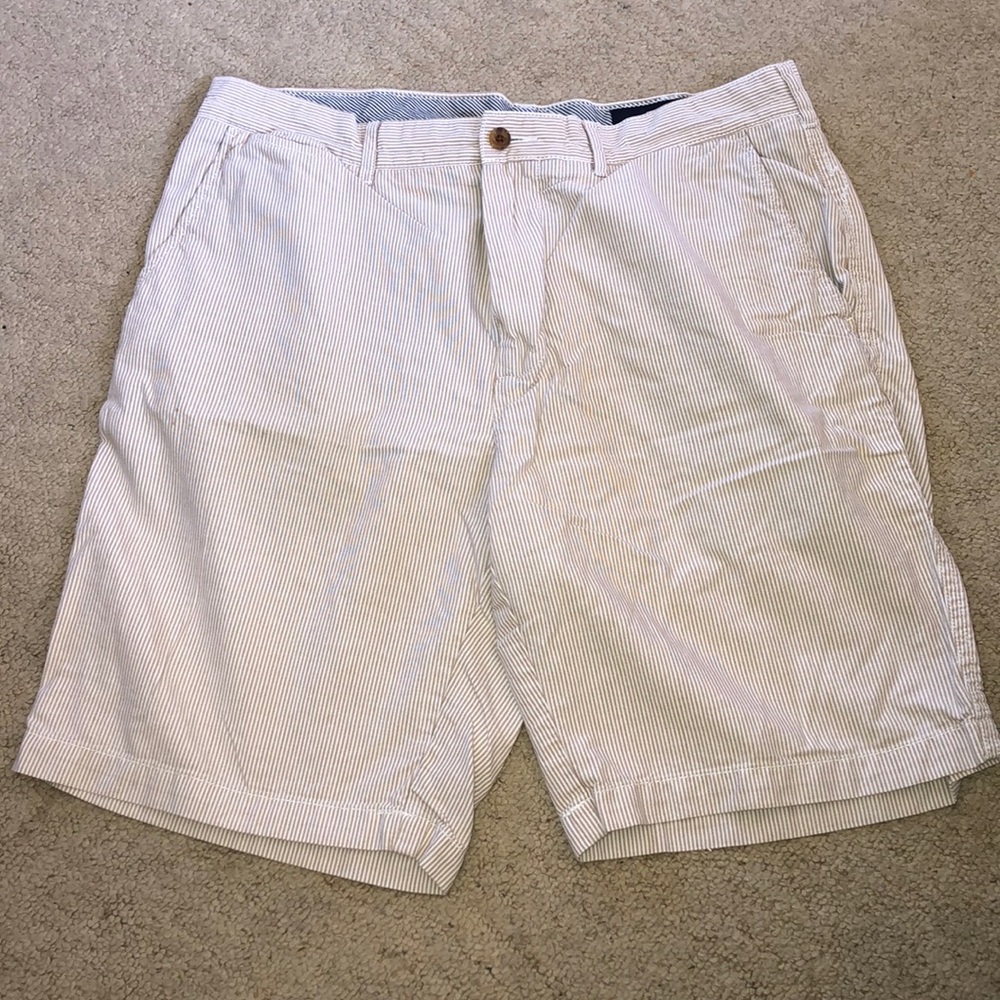 Cremieux brand men’s shorts, size 35, barely worn!